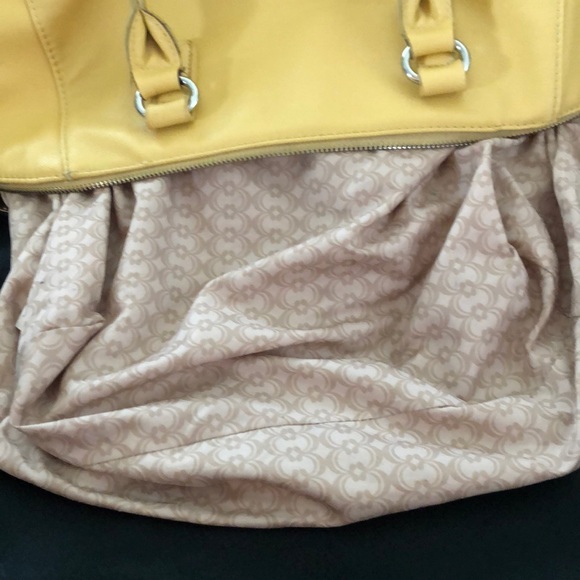 “C” yellow color shoulders Bag - Picture 6 of 14